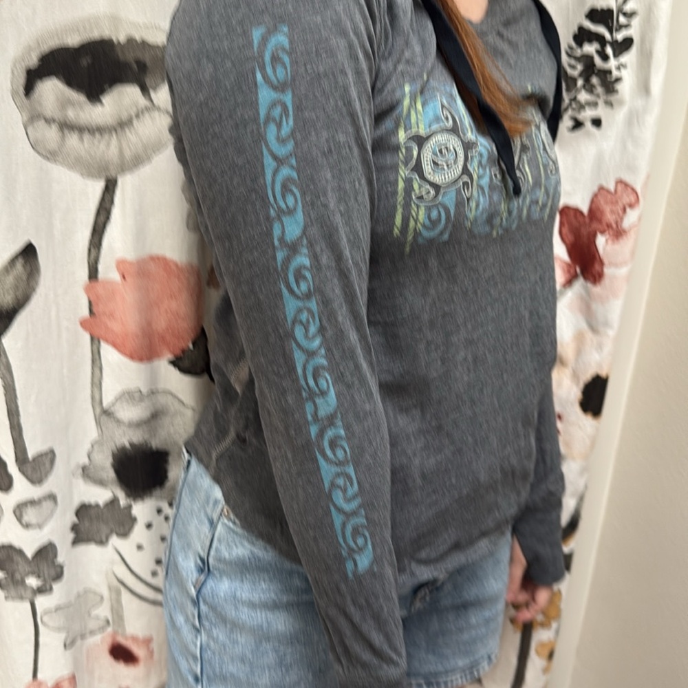 Women’s Crazy Shirts Grey Hawaiian Turtle Print Sweatshirt. Size S - Picture 6 of 13